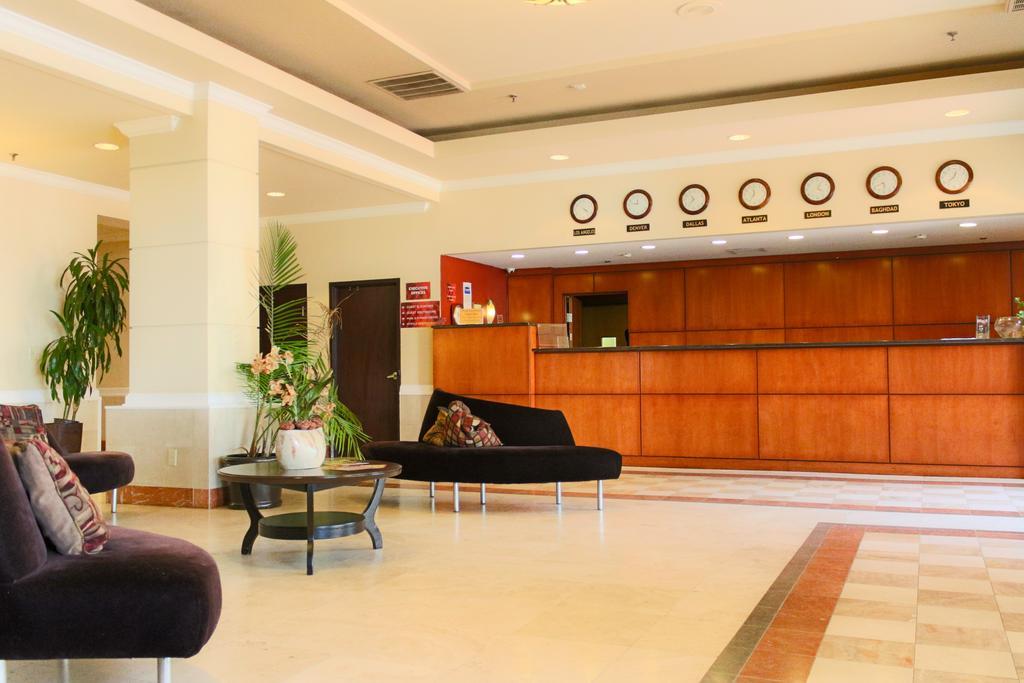 Ramada Plaza by Wyndham Atlanta Airport Hotel Bagian luar foto